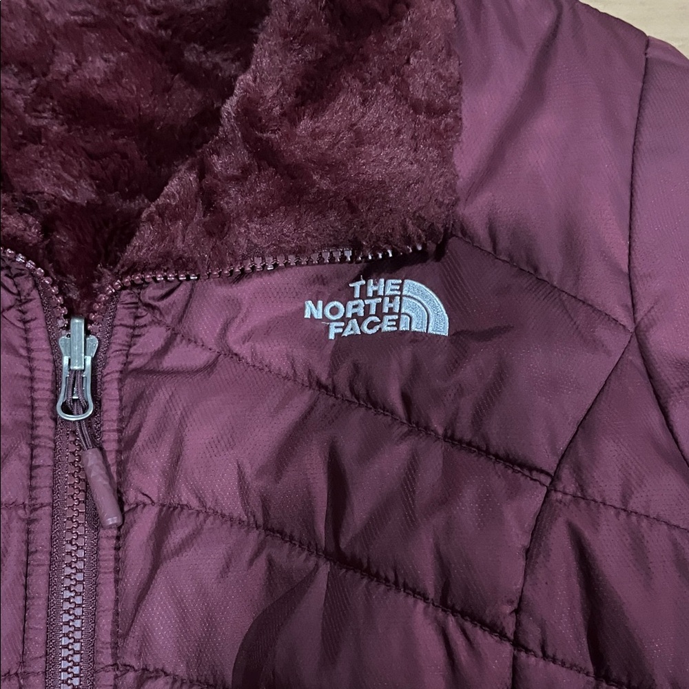 The North Face Burgundy Puffer Jacket - Picture 3 of 5